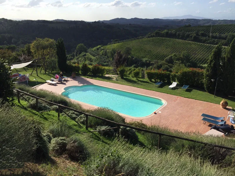 Piscina panoramica sulle colline della Val d’Elsa
